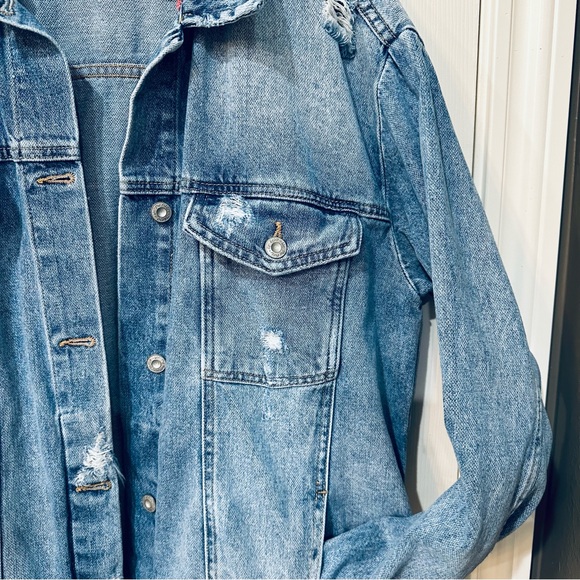 Free People Oversized Distressed Denim Jacket in Excellent Used Condition - Picture 4 of 10
